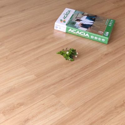 Sàn Gỗ Acacia 8mm A2735 Cốt Xanh